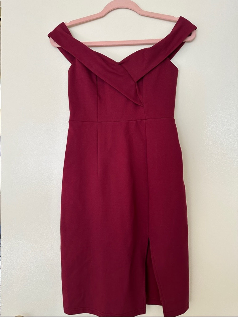 Women’s Off-Shoulder Burgundy Sheath Dress